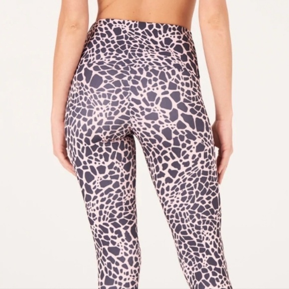 Onzie Giraffe leggings size Small/Medium - Picture 4 of 10